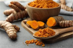 Curcumin improves cancer drug effectiveness